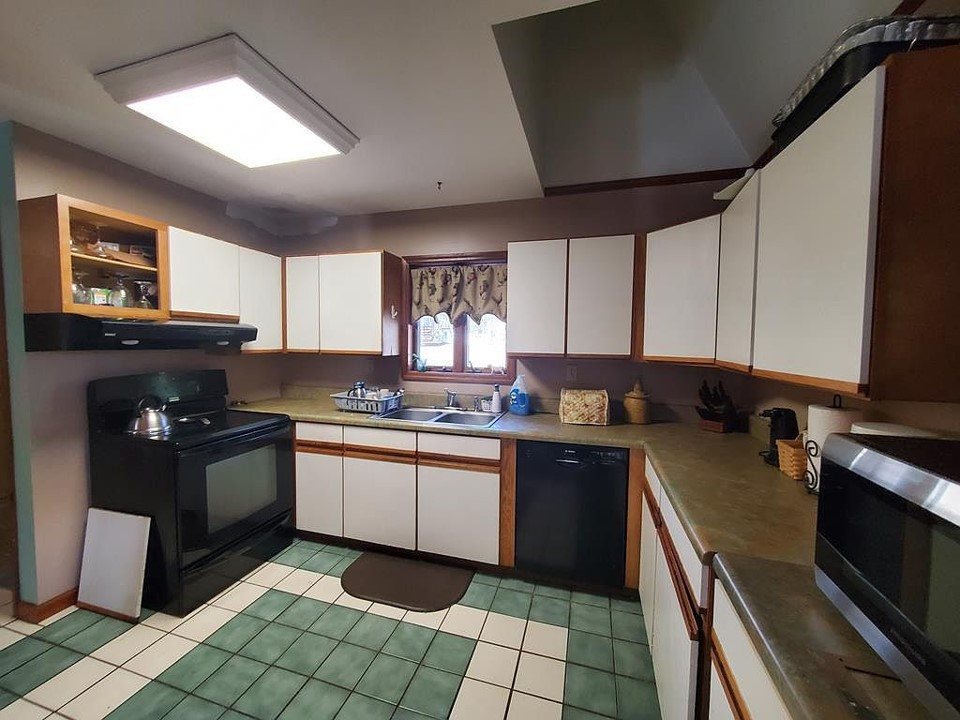 Horseshoe Kitchen before